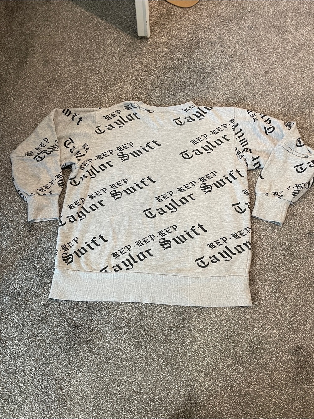 Taylor Swift REP Sweatshirt - Picture 4 of 6